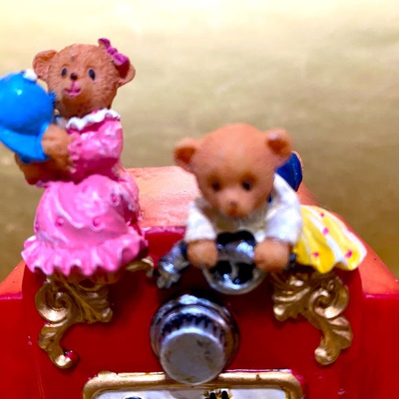 GAS PUMP & BEARS MUSICAL WIND UP DUAL MOVING BEARS REVOLVING TIRE COLLECTIBLE - Picture 14 of 16